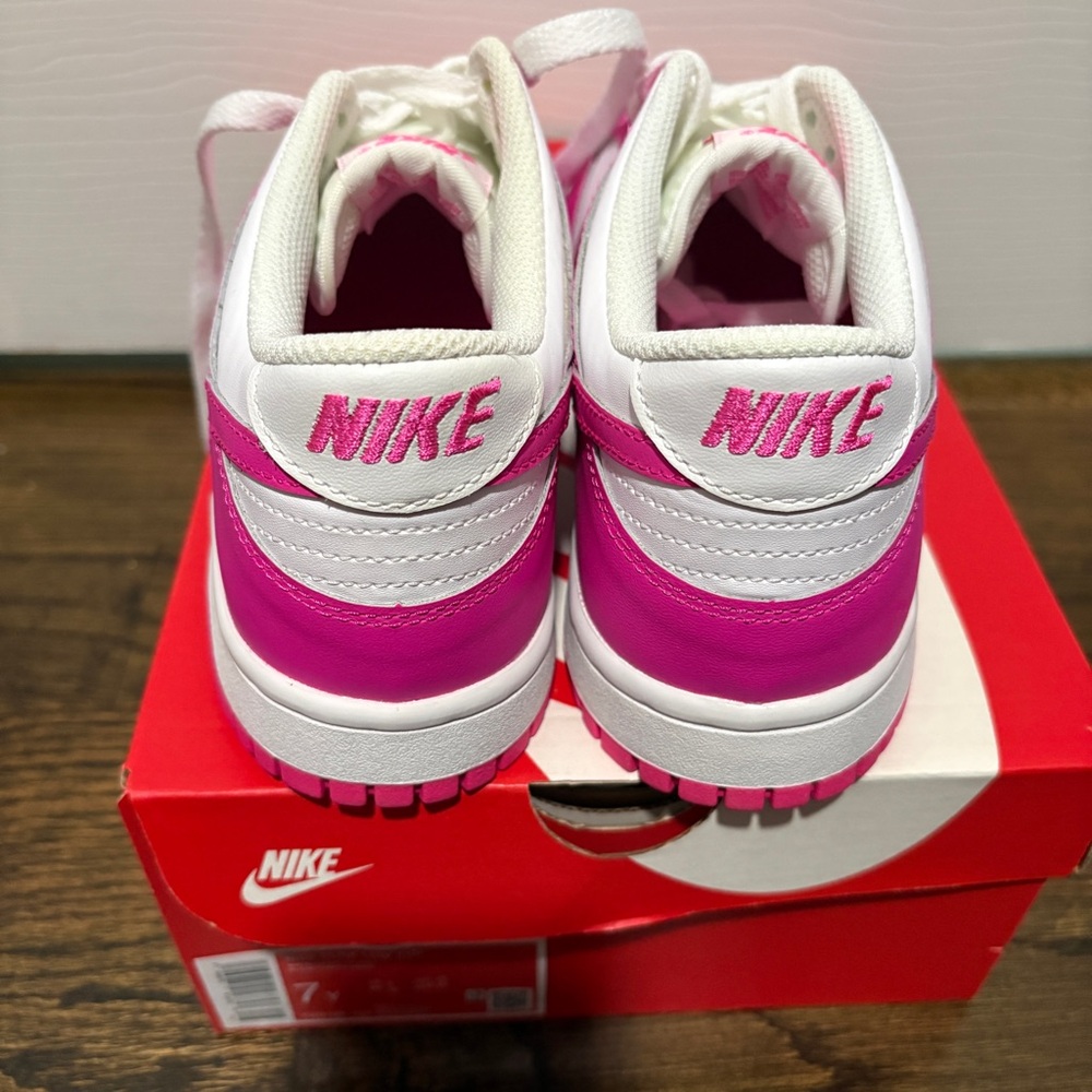 Nike Kids Sneakers in Pink and White - Picture 6 of 8